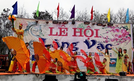 Tưng bừng lễ hội Làng Vạc 