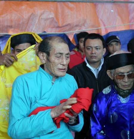 Độc đáo Lễ cầu ngư trên dòng sông Lam  - 9