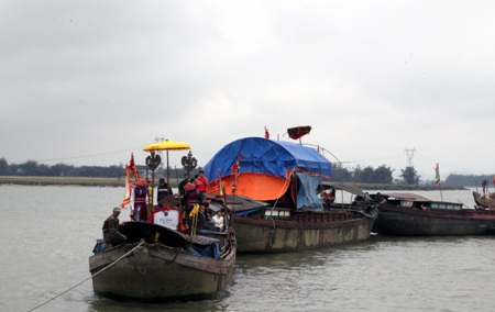 Độc đáo Lễ cầu ngư trên dòng sông Lam  - 8