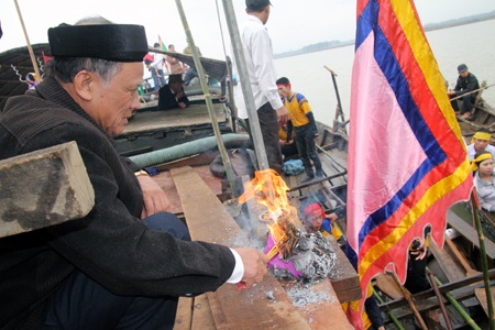 Độc đáo Lễ cầu ngư trên dòng sông Lam  - 10