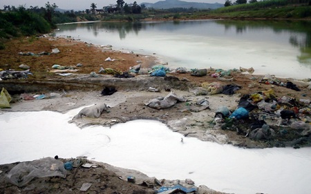 Nhà máy chế biến đá nhuộm trắng sông Dinh 