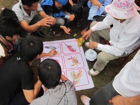 Nghệ An: Lễ hội Đền Cuông “sới bạc” tràn lan... “cái bang” tụ hội - 7 Nghệ An: Lễ hội Đền Cuông “sới bạc” tràn lan... “cái bang” tụ hội