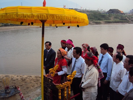 Linh thiêng Lễ hội Chín Mường