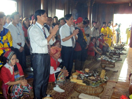 Linh thiêng Lễ hội Chín Mường