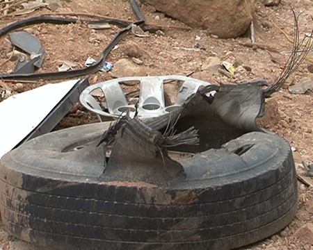 Xe khách vẫn tan nát tại hiện trường 10 ngày sau tai nạn kinh hoàng