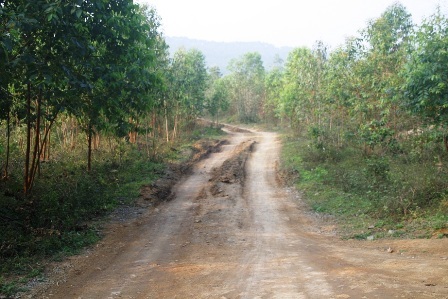 Mỗi ngày nổ mìn rút ruột hàng trăm khối đá