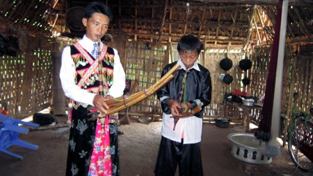 Vũ điệu khèn Mông vang vọng khắp núi rừng