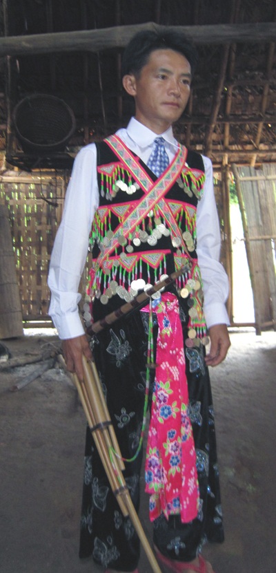 Vũ điệu khèn Mông vang vọng khắp núi rừng