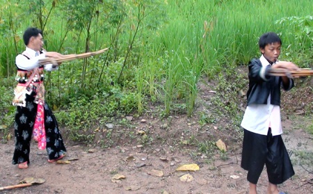 Vũ điệu khèn Mông vang vọng khắp núi rừng