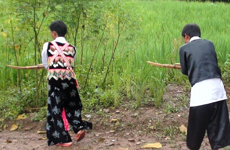 Vũ điệu khèn Mông vang vọng khắp núi rừng