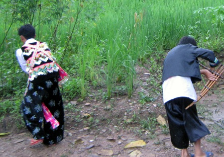 Vũ điệu khèn Mông vang vọng khắp núi rừng