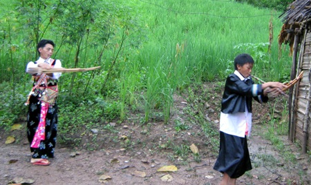 Vũ điệu khèn Mông vang vọng khắp núi rừng