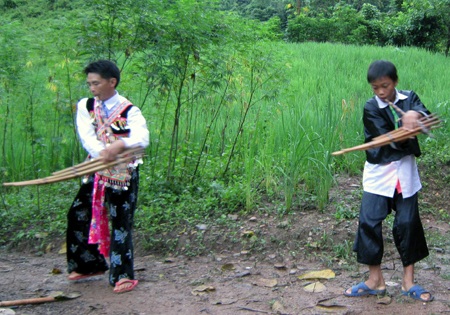 Vũ điệu khèn Mông vang vọng khắp núi rừng