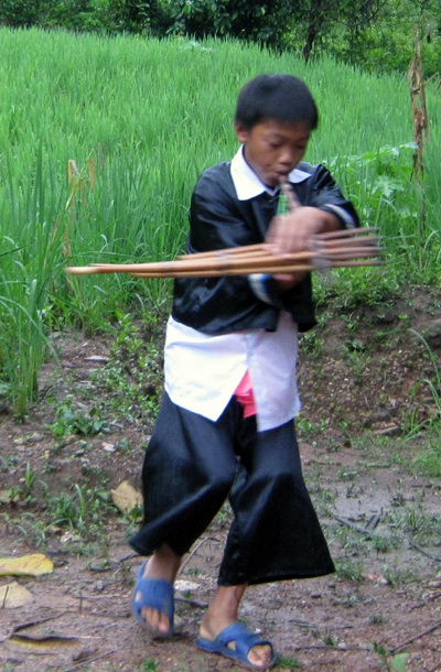 Vũ điệu khèn Mông vang vọng khắp núi rừng