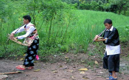 Vũ điệu khèn Mông vang vọng khắp núi rừng