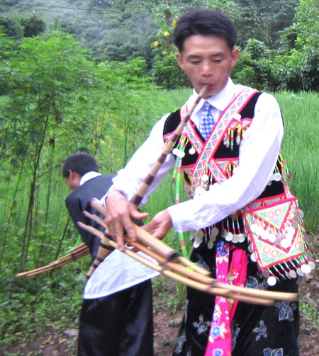 Vũ điệu khèn Mông vang vọng khắp núi rừng