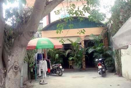 Ba người nhập viện vì một giây… ngứa mắt