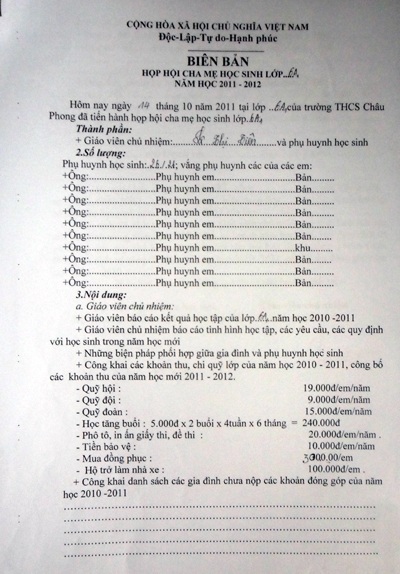 Nhà trường đút túi tiền chi phí học tập của học sinh nghèo?