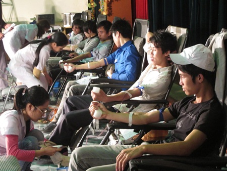 Hơn 160 sinh viên hiến máu nhân đạo