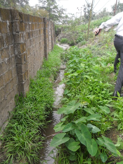 Hàng trăm người dân nghẹt thở vì nhà máy giấy