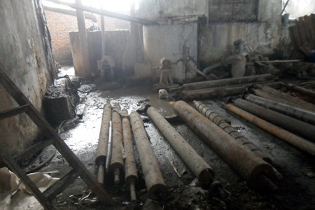 Hàng trăm người dân nghẹt thở vì nhà máy giấy