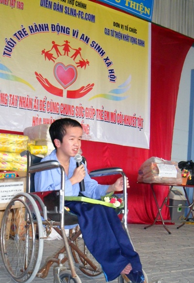 Vui cùng trẻ khuyết tật tại Trung tâm 19-3