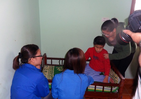 Vui cùng trẻ khuyết tật tại Trung tâm 19-3