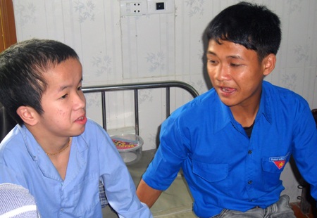 Vui cùng trẻ khuyết tật tại Trung tâm 19-3