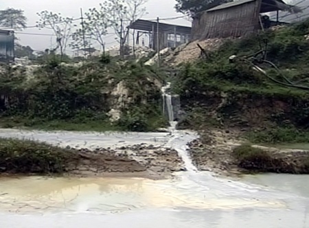 Khốn khổ với nước thải của hàng chục xưởng đá