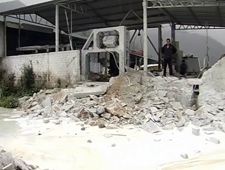 Khốn khổ với nước thải của hàng chục xưởng đá