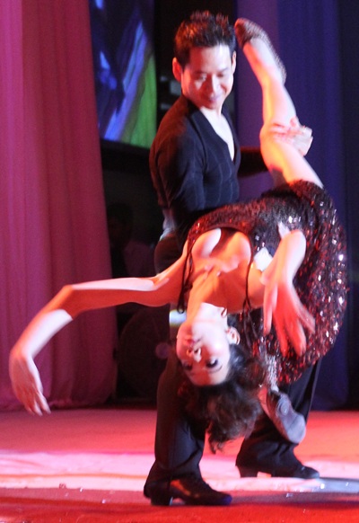 “Choáng” với phần thi năng khiếu chung kết nữ sinh ĐH Vinh  