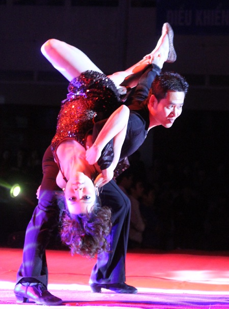 “Choáng” với phần thi năng khiếu chung kết nữ sinh ĐH Vinh  