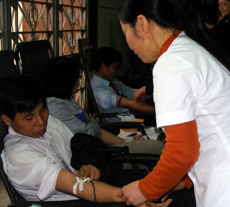 Nô nức ngày hội hiến máu thành Vinh - 4 Nô nức ngày hội hiến máu thành Vinh - 4