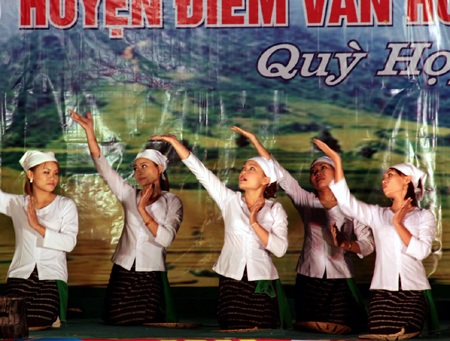 Thành lập đoàn ca múa dân tộc Nghệ An 