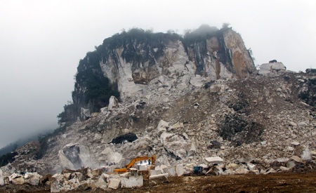 Phạt hơn 200 triệu đồng các cơ sở chế biến khoáng sản trái phép