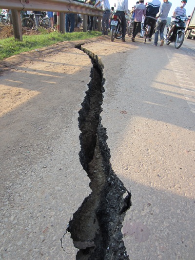 Dính mũi khoan, bom nằm sâu dưới lòng đất phát nổ