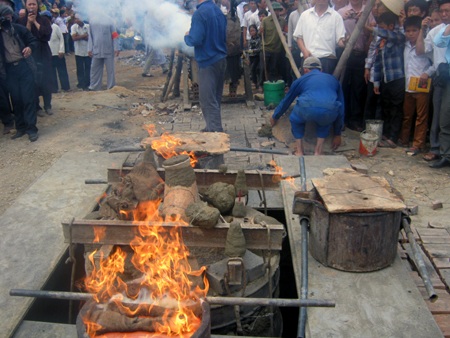 Lễ đúc chuông đồng lớn nhất Nghệ An 