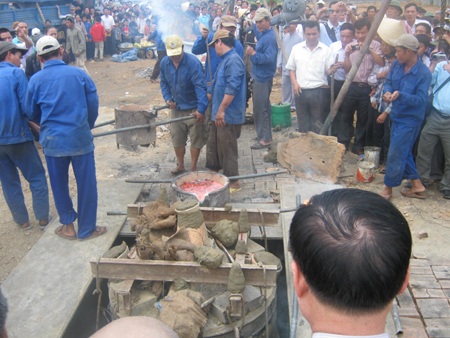 Lễ đúc chuông đồng lớn nhất Nghệ An 