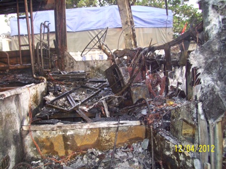 Xe khách 2 lần bốc cháy dữ dội trên QL1A