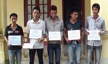 Dùng quán cà phê để “đập đá”  