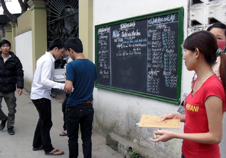 Sĩ tử “chê” lò luyện thi