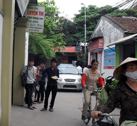 Sĩ tử “chê” lò luyện thi