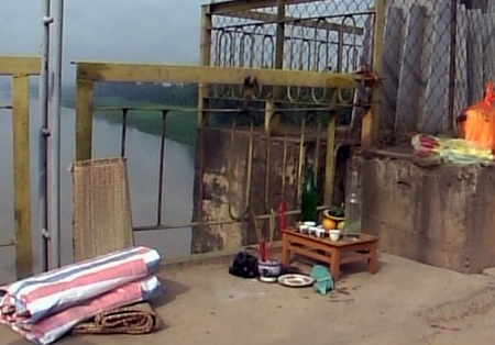 Nữ sinh lớp 12 nhảy sông Lam tự vẫn