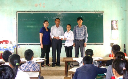 Hơn 24 triệu đồng đến với nữ sinh bị bệnh máu trắng 