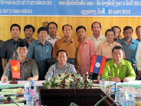 Lào bàn giao 84 bộ hài cốt liệt sĩ cho Nghệ An 