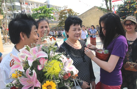 Học sinh Lào, Thái Lan đón Tết cổ truyền trên xứ Nghệ