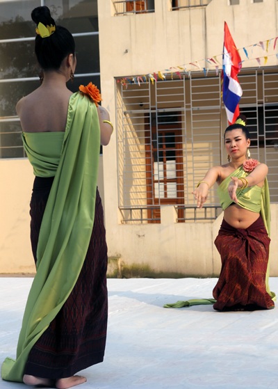 Học sinh Lào, Thái Lan đón Tết cổ truyền trên xứ Nghệ