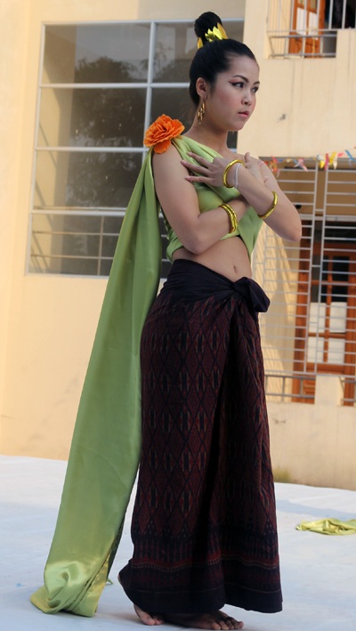 Học sinh Lào, Thái Lan đón Tết cổ truyền trên xứ Nghệ