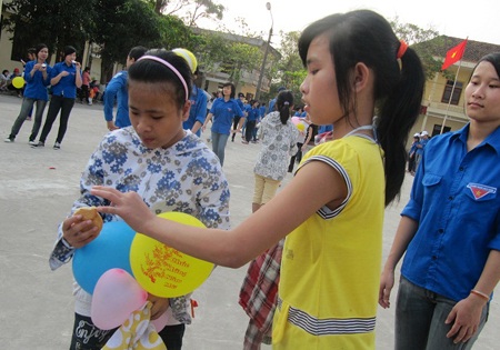 Nối vòng tay yêu thương cho trẻ khuyết tật 