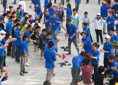 Nối vòng tay yêu thương cho trẻ khuyết tật 